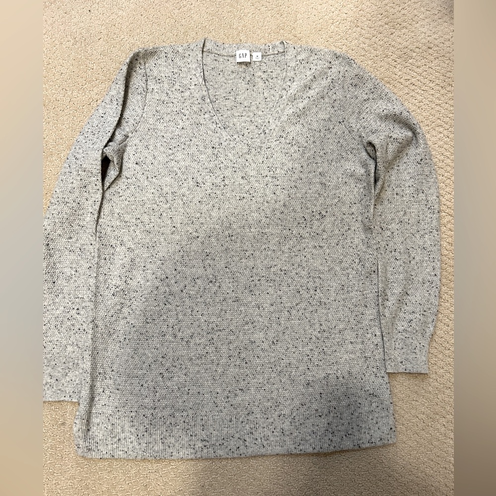 NWOT Gap textured V-neck tunic sweater